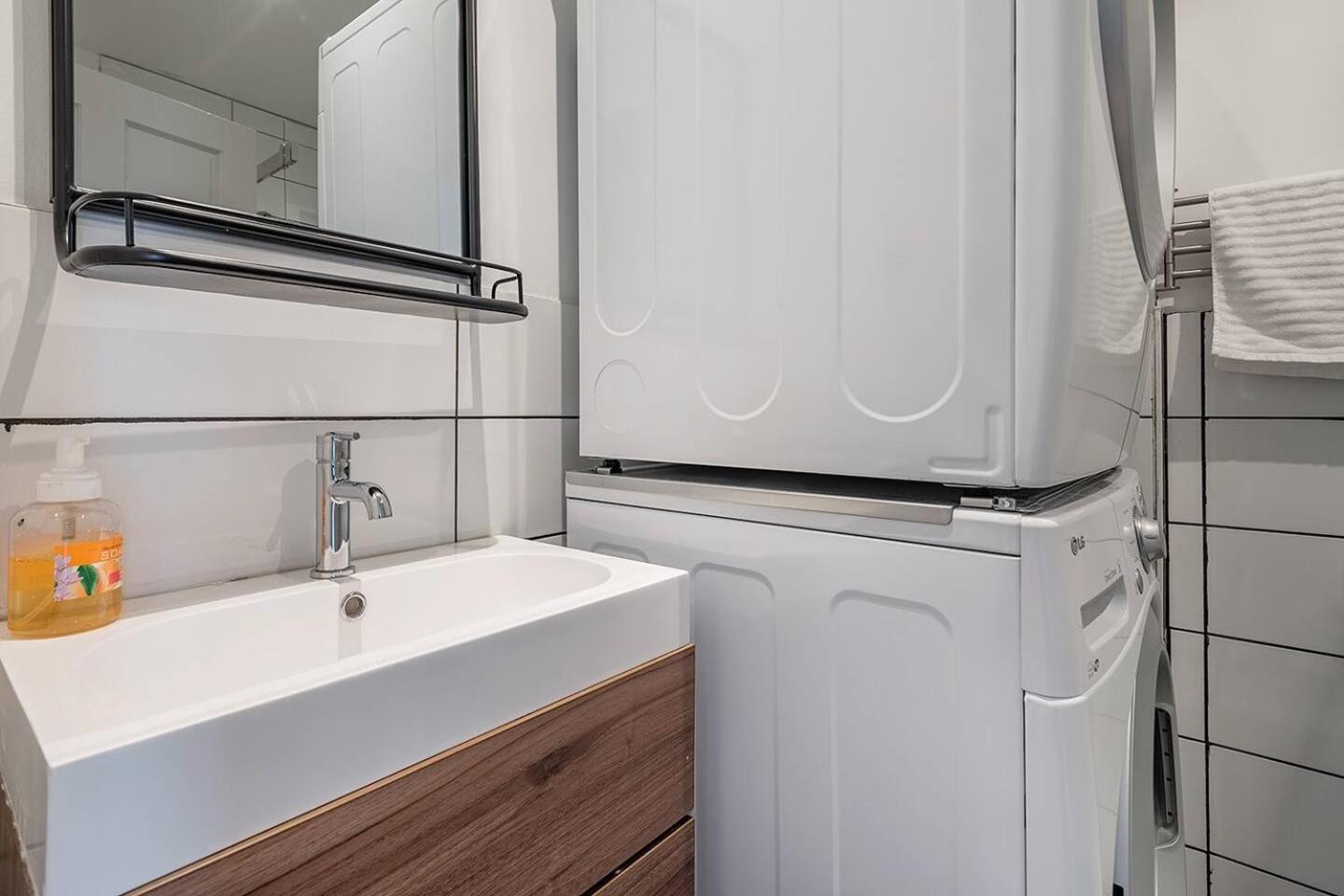5-Star Prime Location - Bright Condo Montreal Luaran gambar